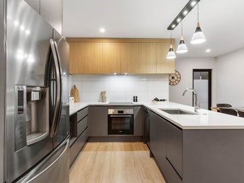FABULOUS FREESTANDING FREEHOLD
