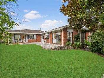 Single Level Brick Gem - Point View School Zone