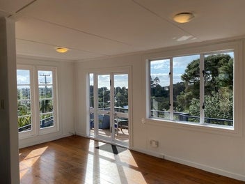 Waiheke Onetangi Life