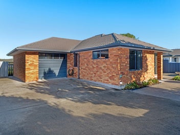 Modern townhouse in a popular location