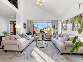 Light-Filled Living with Soaring Ceilings