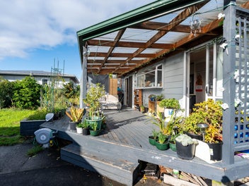 Cozy Family Home or Savvy Investment !