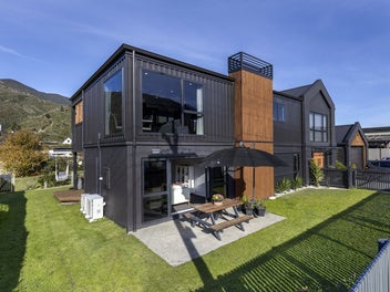 Big House Energy, 5 Bedrooms, 3 Baths, Views Etc