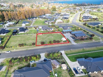 Spacious and sunny Kinloch living awaits