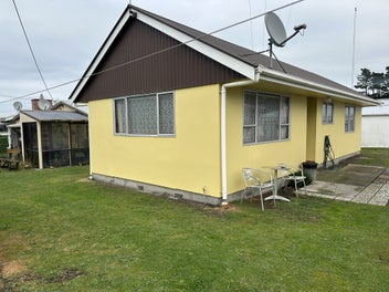Live near the sea at Hakatere