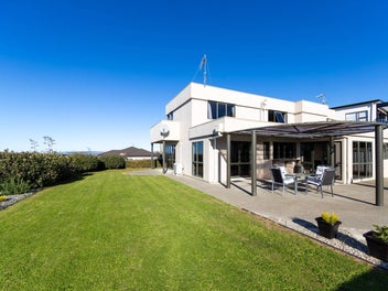 Elegant Family Living with Panoramic Views