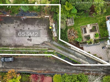 An Address of Distinction – Hamilton Lake