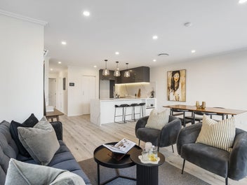 Luxurious Living - MAGS zone, Freehold