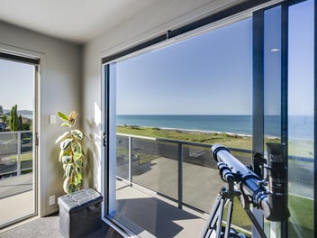 Sea Views, Space for Dreams