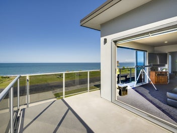 Modern design, ocean horizon