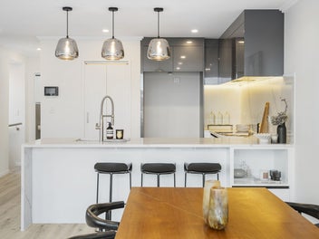 Luxurious Living - MAGS zone, Freehold