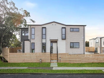 3 Beds + Study! 2 Huge Livings! 165m2+ Inside!