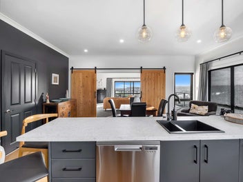 River views and pure luxury on Bastia Hill