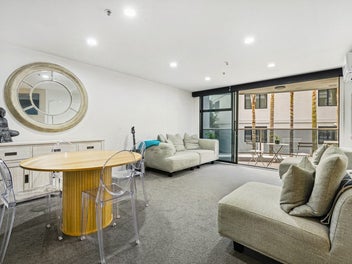 Desirable Living in the Mon Desir