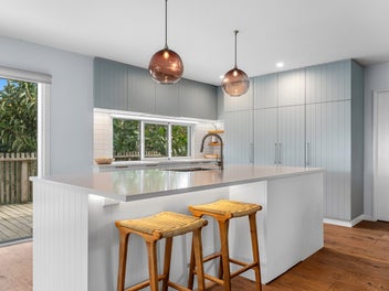 Ohope Escape with Award Winning Kitchen
