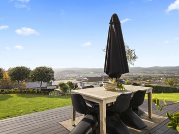 Panoramic Views & 50mm Solid Concrete Exterior