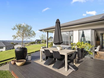 Panoramic Views & 50mm Solid Concrete Exterior