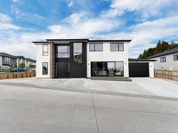 Corner Site King - Parking for the Whole Crew!