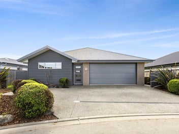 Spacious & Stylish, with a Reserve Right Next Door