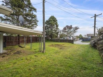 Affordable 1960’s unit in the heart of Lake...