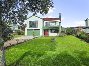 HUGE WARM+DRY, NORTH-FACING 290m2 FAMILY HOME!