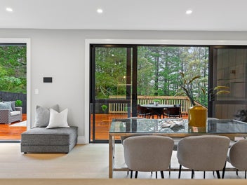 MODERN LIVING - TIMELESS ELEGANCE!