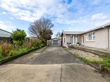 Solid 1960s Home on Expansive 888sqm Section