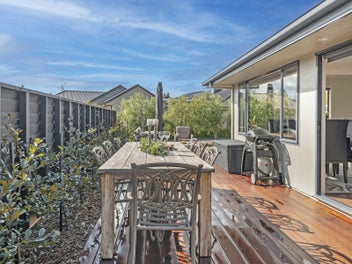 Prime Central Location - Walk to Everything