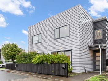 Charming Low Maintenance 2-Bedroom + Study