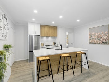 Immaculate living in the Heart of Pinehaven!