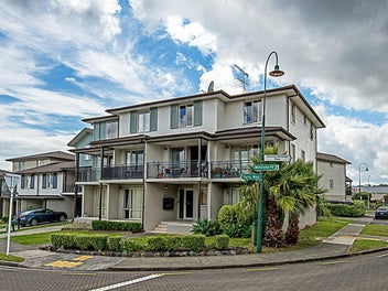 Image 1 of 18