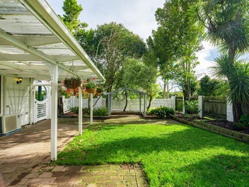 Sunny Home in Westlake Girls Zone
