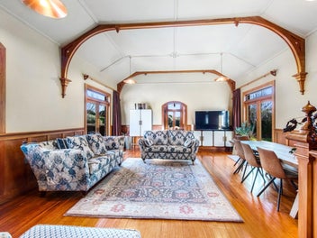 Lodge style retreat