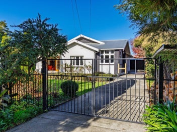 Top location & charm – South-bound...