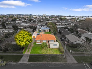 Develop or Occupy! 1012 sqm Suburban
