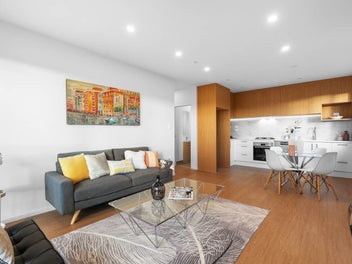 3 Bedroom Duplex with Garage!