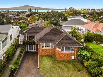 Generous Family Home + Teen Retreat - 200m2 approx