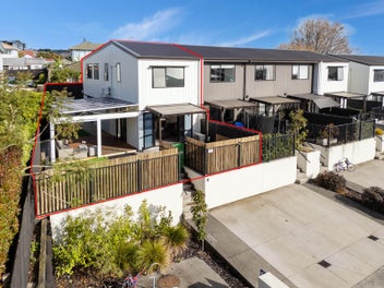 Nearly New Corner Beauty in Mt Roskill – Must Sell