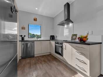 Corner-Site Comfort Meets Parkside Living