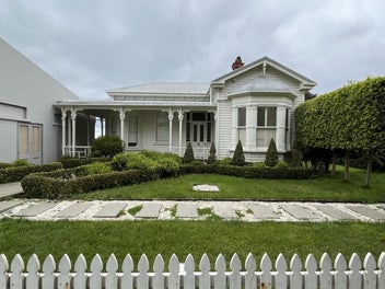 Act Fast-won't last! Double Bay Villa for Removal
