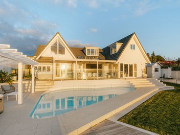 Iconic Waterfront Paradise