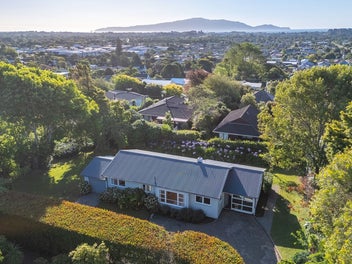 Character Cottage | Charming Privacy