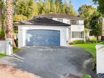 Serene Family Living in a Prime Torbay
