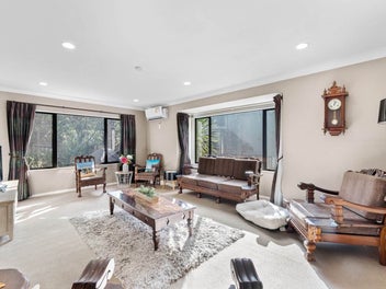 Serene Family Living in a Prime Torbay