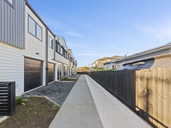 Newly built 3 bedroom in Papapatoe