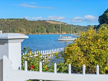 Waterfront bliss on Waiheke – make it yours