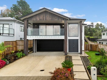 Uninterrupted Sea Views, Expansive Living