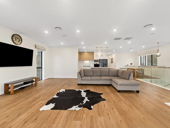 Uninterrupted Sea Views, Expansive Living