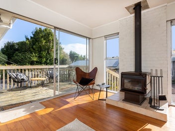 3 Beds / 2 baths + Huge Rumpus Room