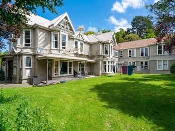 25-Bedroom Alva House